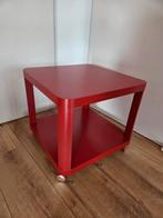 Ikea Tingby bijtafel rood op wielen, Huis en Inrichting, Tafels | Bijzettafels, Minder dan 55 cm, Vierkant, Zo goed als nieuw