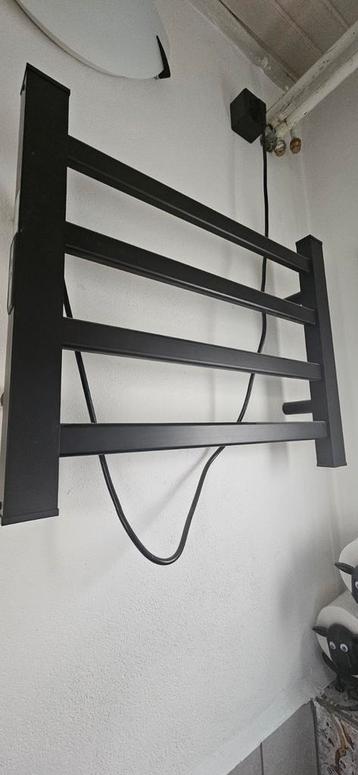 Handdoekverwarming - Zeer Goede Staat! beschikbaar voor biedingen
