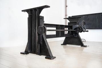 Tafel onderstel gietijzer opdraaibaar eettafel bartafel beschikbaar voor biedingen