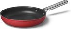 SMEG Koekenpan Rood Mat - ø26cm, Huis en Inrichting, Keuken | Potten en Pannen, Ophalen, Keramische plaat, Koekenpan of Braadpan