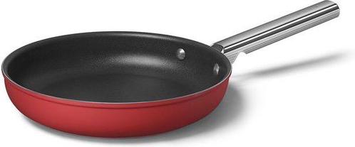 SMEG Koekenpan Rood Mat - ø26cm, Huis en Inrichting, Keuken | Potten en Pannen, Nieuw, Koekenpan of Braadpan, Aluminium, Inductieplaat