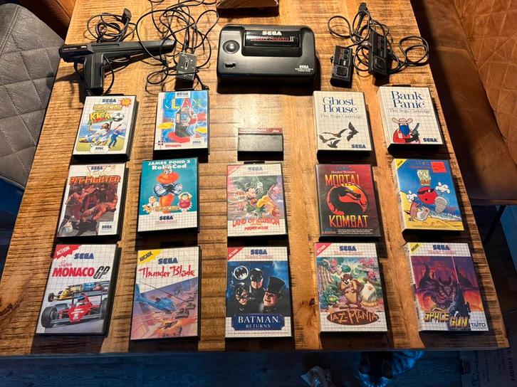 Sega Master spelcomputer incl. Spellen en controllers, Spelcomputers en Games, Games | Sega, Zo goed als nieuw, Master System