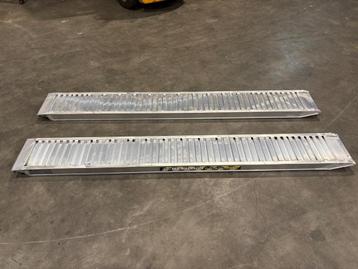 Nieuwe Aluminium oprijplaten 238x30x8 cm 3550 kg per set beschikbaar voor biedingen