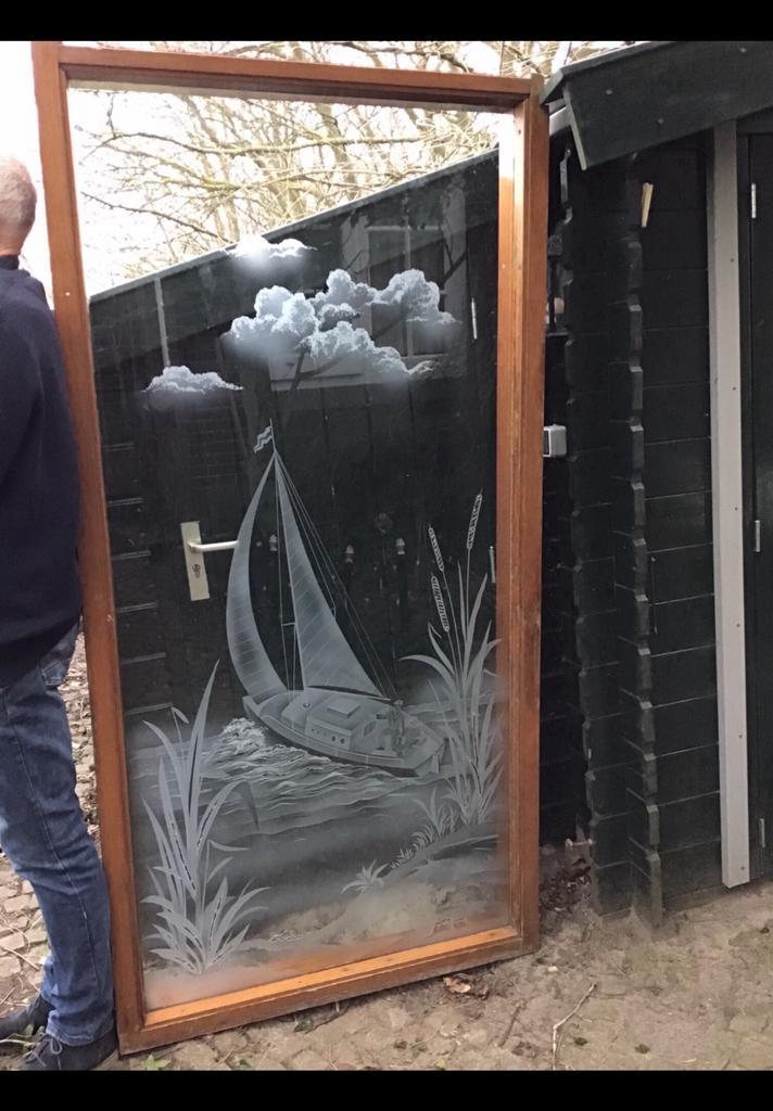 Raam ruit, kozijn, windscherm, gegraveerd glas boot zeilboot, Doe-het-zelf en Verbouw, Glas en Ramen, Zo goed als nieuw, Gevelraam of Ruit