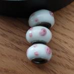 Wit/rose kralen voor aan uw armband of ketting, 2 of 3 bedels, Ophalen of Verzenden, Zo goed als nieuw, Overige merken