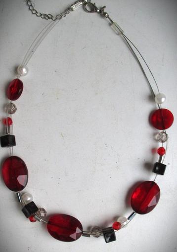 Ketting~Zilver kleur met rode stenen~Choker~Nekketting beschikbaar voor biedingen