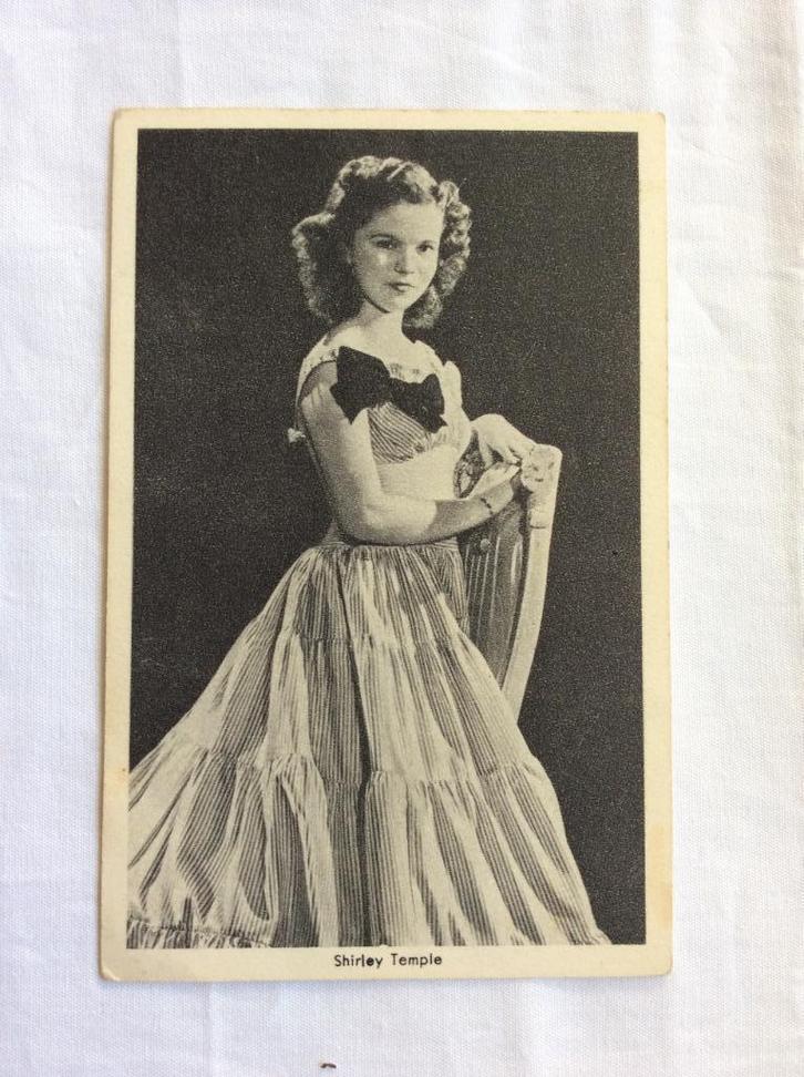 Shirley Temple kaart foto zwart wit, Verzamelen, Ansichtkaarten | Themakaarten, Ongelopen, 1940 tot 1960, Sterren en Beroemdheden