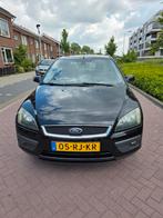 Ford Focus 1.6 74KW 4D 2005 Zwart, 1596 cc, 15 km/l, 4 cilinders, 635 kg