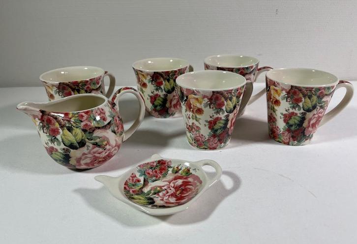 Rozen servies van Xenos, Huis en Inrichting, Keuken | Servies, Gebruikt, Overige typen, Overige stijlen, Aardewerk, Ophalen of Verzenden