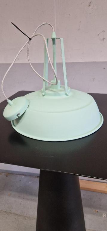 Hang lampen beschikbaar voor biedingen