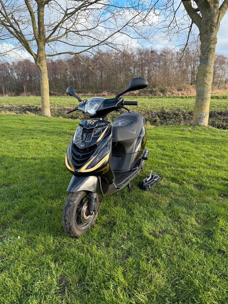 Piaggio zip 70cc op brom, Fietsen en Brommers, Scooters | Piaggio, Zo goed als nieuw, Zip, Maximaal 45 km/u, Tweetakt, Ophalen