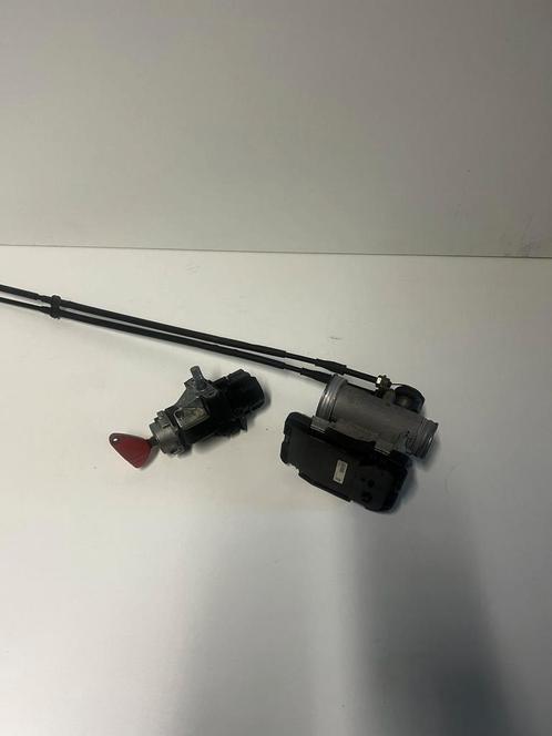 Piaggio yourban gasklephuis + contact slot, Motoren, Tuning en Styling, Ophalen of Verzenden