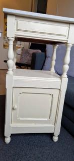 Houten nachtkastje met marmeren blad, Huis en Inrichting, Slaapkamer | Nachtkastjes, Ophalen, Gebruikt, Minder dan 45 cm, 70 cm of meer