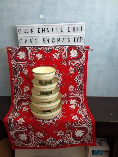 COMPLEET SET EMAILLE NEST SCHALEN met gouden bies, Antiek en Kunst, Antiek | Emaille, Ophalen of Verzenden