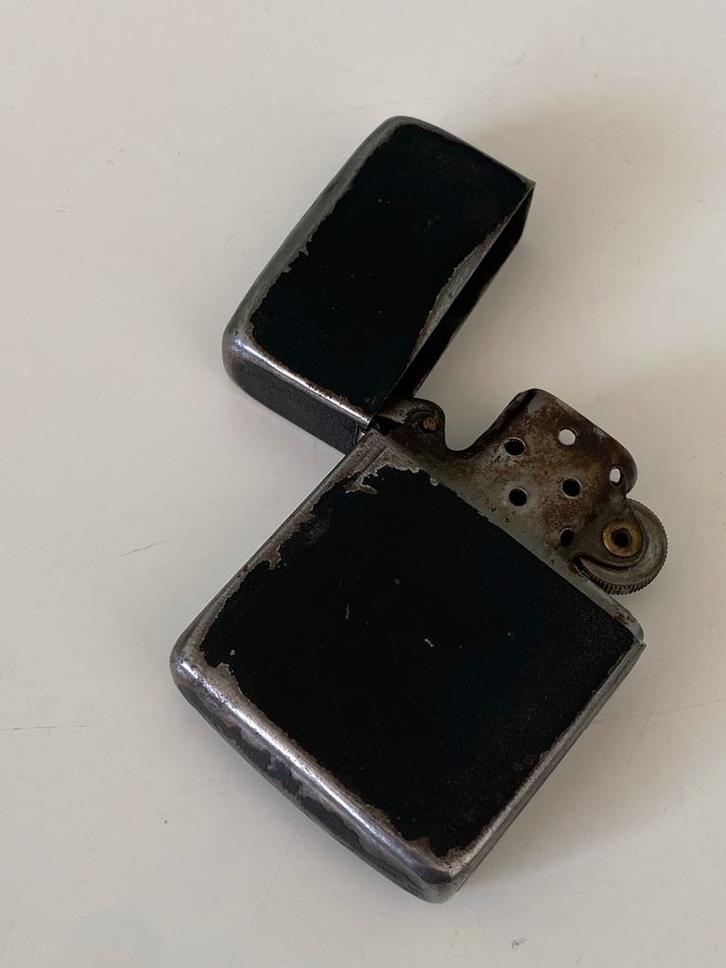 WW2 Zippo Black Crackle 1942 - Zeldzaam!, Verzamelen, Rookartikelen, Aanstekers en Luciferdoosjes, Gebruikt, Aansteker, Ophalen of Verzenden