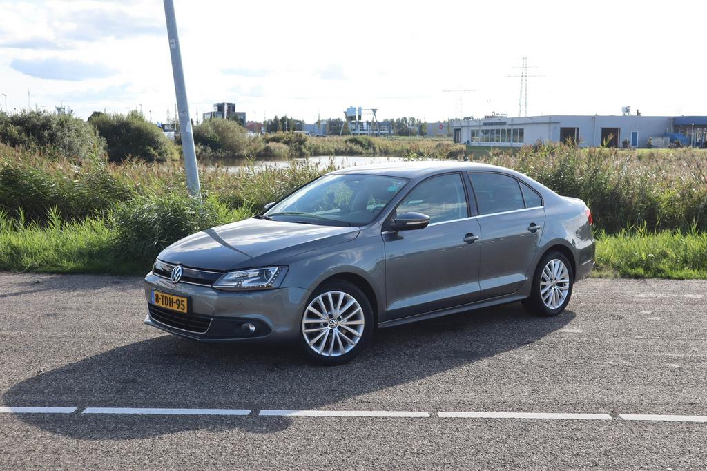 Volkswagen Jetta 1.4 TSI Hybrid 170pk 7-DSG 2013 Grijs, Zwart, Origineel Nederlands, Dealer onderhouden, Sedan