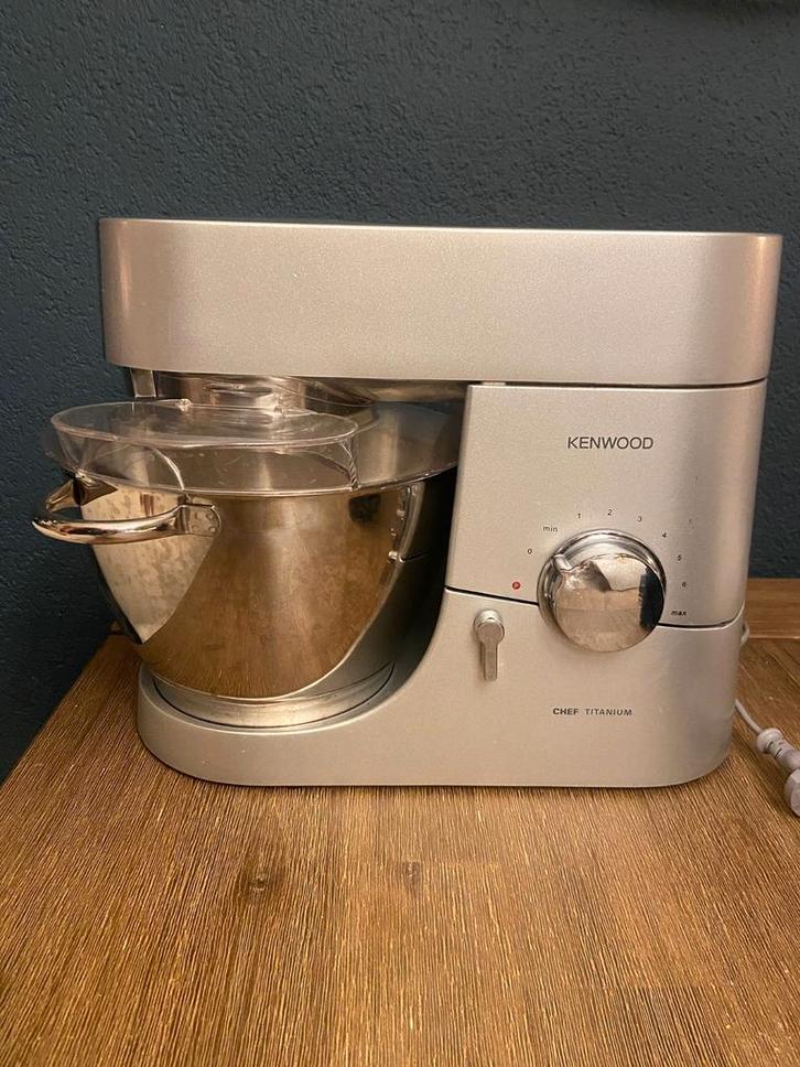 Kenwood Chef Titanium: 1400 watt + extra accessoires, Witgoed en Apparatuur, Keukenmixers, Zo goed als nieuw, 4 liter of meer