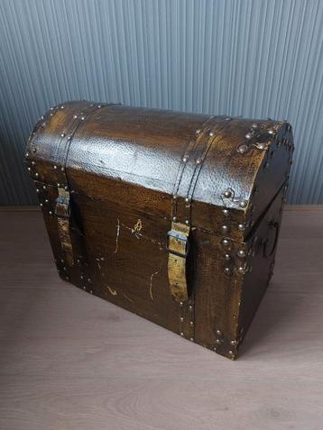 Houten sierkist/schatkist 40x36x22 cm beschikbaar voor biedingen