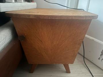 Vintage Houten Bijzettafels/Nachtkastjes beschikbaar voor biedingen