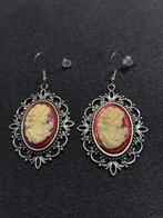 Vintage Camee Oorbellen, Sieraden, Tassen en Uiterlijk, Oorbellen, Hangers, Nieuw, Ophalen of Verzenden, Rood