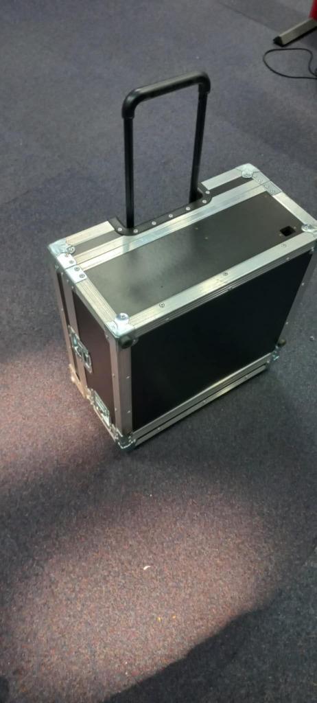 Nieuwe verrijdbare 19" trolley flightcase, Muziek en Instrumenten, Behuizingen en Koffers, Nieuw, Overige instrumenten, Flightcase