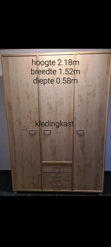 3 Houten Kledingkasten - 3 deuren, 4 lades, veel ruimte! beschikbaar voor biedingen
