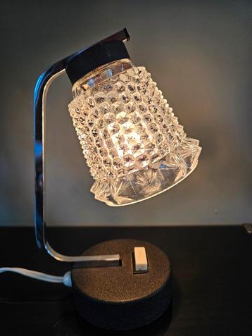 Vintage tafellamp / bureaulamp/ bedlampje met glazen lap beschikbaar voor biedingen