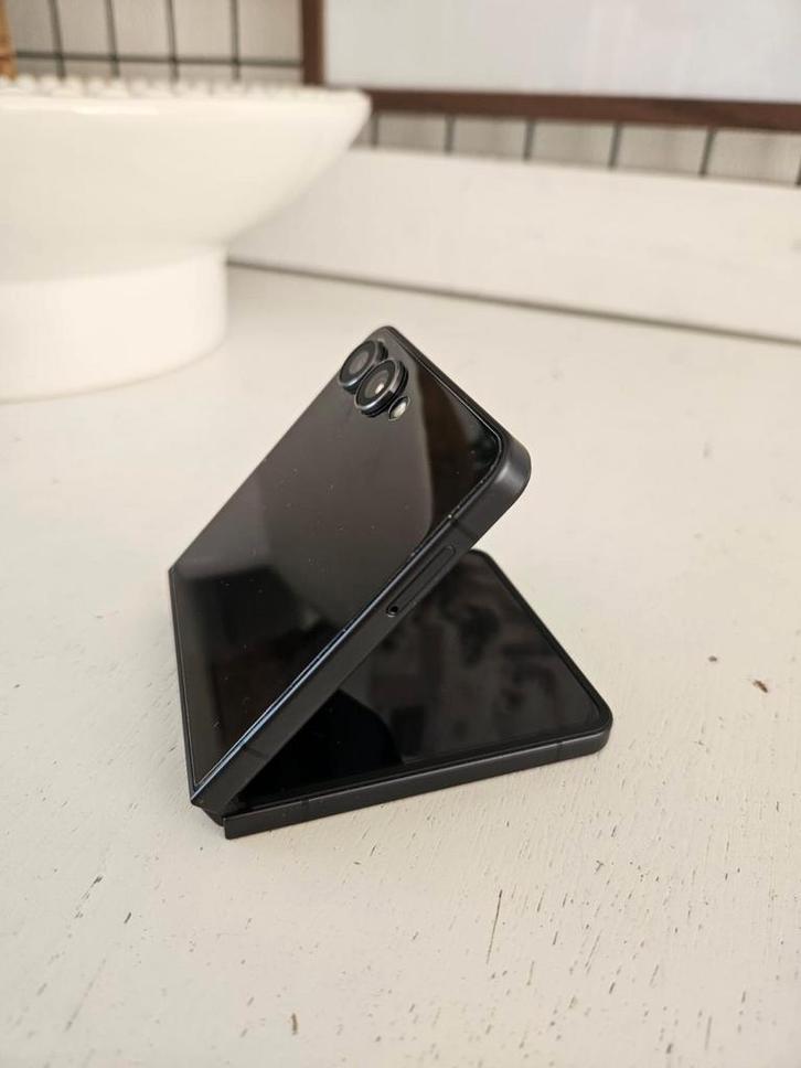 Samsung Z Flip 7 - 512GB - Black edition, Telecommunicatie, Mobiele telefoons | Samsung, Zo goed als nieuw, Galaxy Z Flip, 512 GB