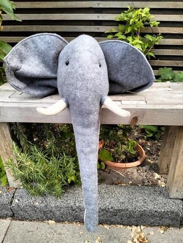 Olifant kop muurdecoratie beschikbaar voor biedingen