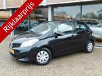 Toyota Yaris 1.0 VVT-i Now (bj 2014), Auto's, Stof, Gebruikt, 750 kg, Zwart