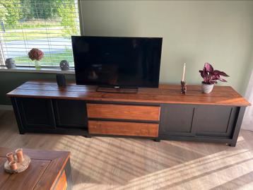 Dressoir.  beschikbaar voor biedingen