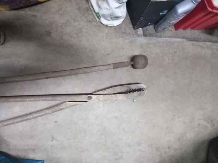 Oude disteltrekker -Vijzel- Stamper, Tuin en Terras, Hand-tuingereedschap, Gebruikt, Ophalen of Verzenden