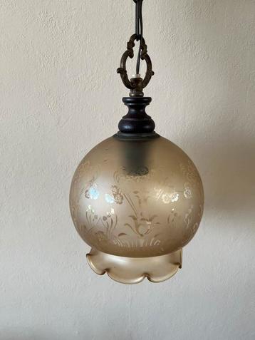 Vintage hanglamp amberglas Frans bloemmotief beschikbaar voor biedingen