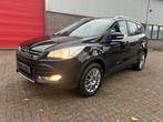 Ford Kuga 1.6 Titanium 4WD trekhaak stoelverwarming, Auto's, Ford, Gebruikt, Zwart, 4 cilinders, Leder en Stof