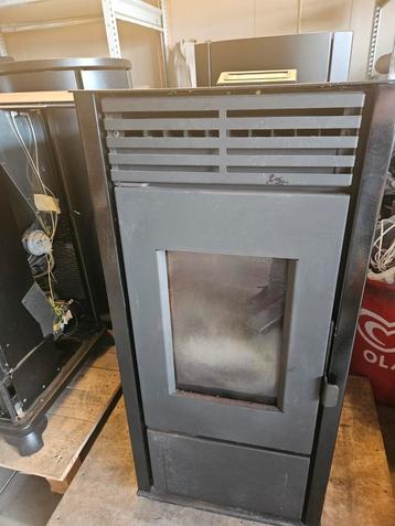 Pelletkachel voor in werkplaats of schuur beschikbaar voor biedingen