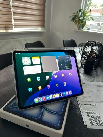 iPad Air 13” (, M3 chip)  1 maand oud  Bon- factuur  128GB beschikbaar voor biedingen