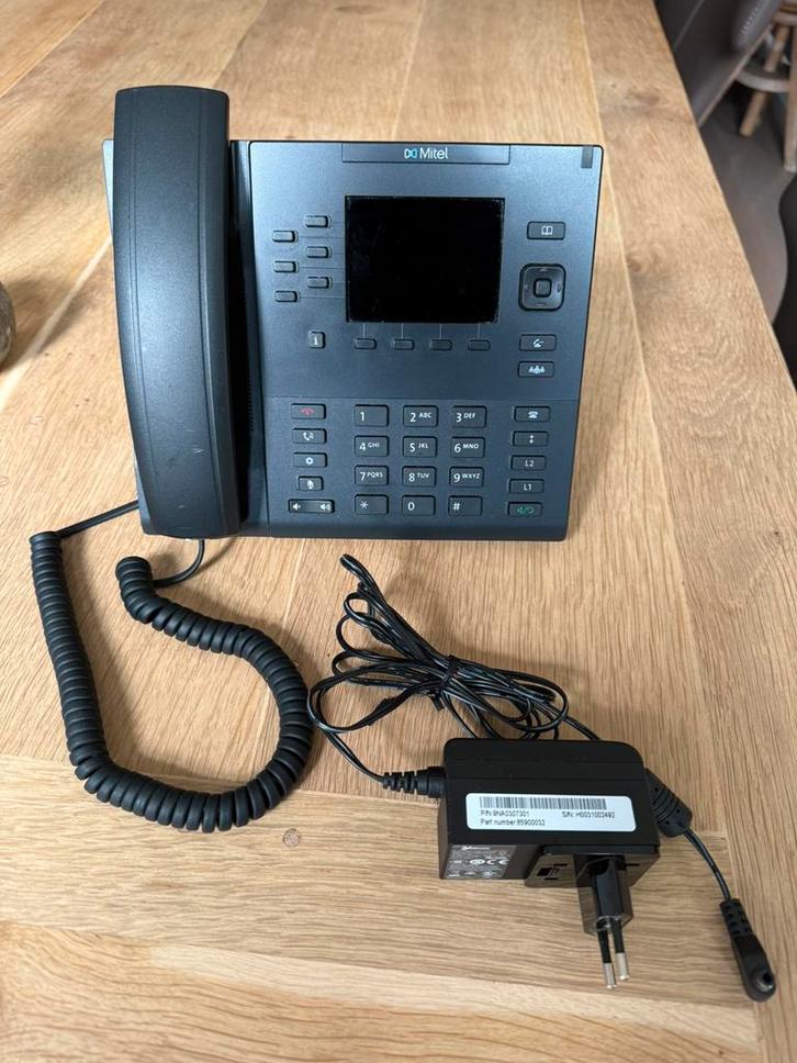 Mitel 6867i professionele VoIP telefoon incl. charger, Telecommunicatie, Datacommunicatie en VoIP, Zo goed als nieuw, Telefoon