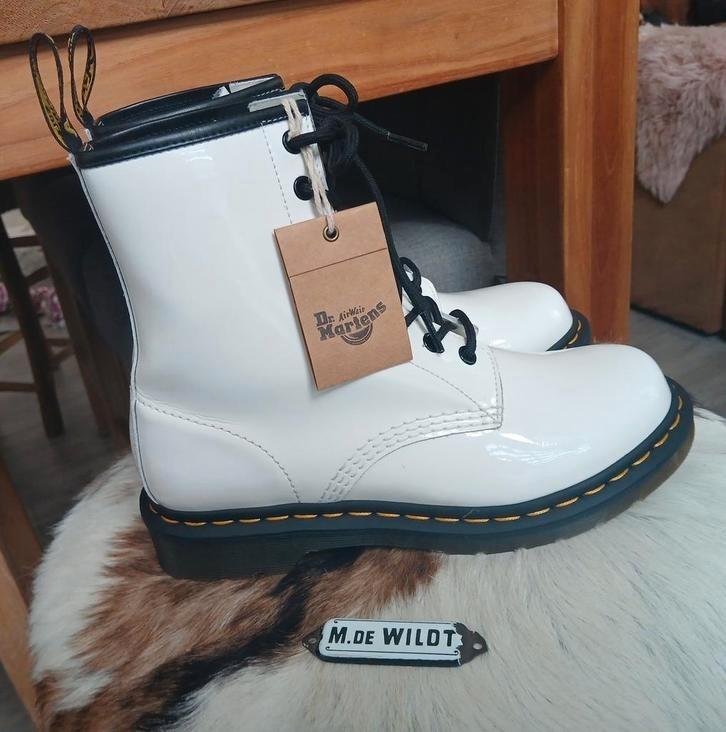 Nieuw: Dr Martens 39 (40) - 1460 lakleer wit patent lamper, Kleding | Dames, Schoenen, Nieuw, Lage of Enkellaarzen, Wit, Ophalen of Verzenden