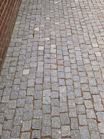 Gratis af te halen cobblestones beschikbaar voor biedingen