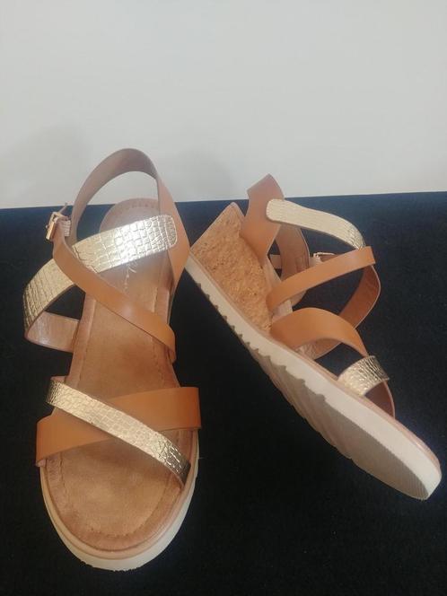 Mooie sandalen 39, Kleding | Dames, Schoenen, Zo goed als nieuw, Sandalen of Muiltjes, Bruin, Ophalen of Verzenden