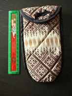 Vintage Gequilte Brillenkoker Bloemmotief Roze Zwart Gevoerd, Antiek en Kunst, Ophalen