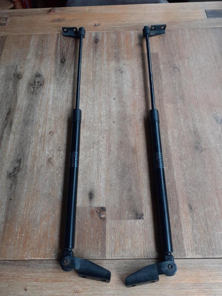 ACHTERKLEPDEMPER SET - Links+Rechts - NISSAN MICRA K11, Auto-onderdelen, Carrosserie en Plaatwerk, Achterklep, Nissan, Achter