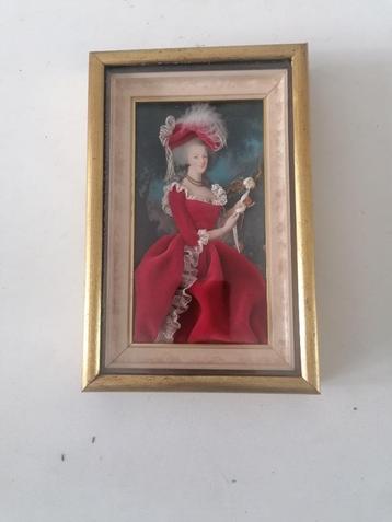 oud 3d lijstje van een dame in couture achter glas izgst beschikbaar voor biedingen