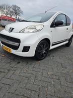 Peugeot 107 1.0 12V E-vti 68PK 3DR 2010 Wit, Auto's, Voorwielaandrijving, Stof, 4 stoelen, Origineel Nederlands