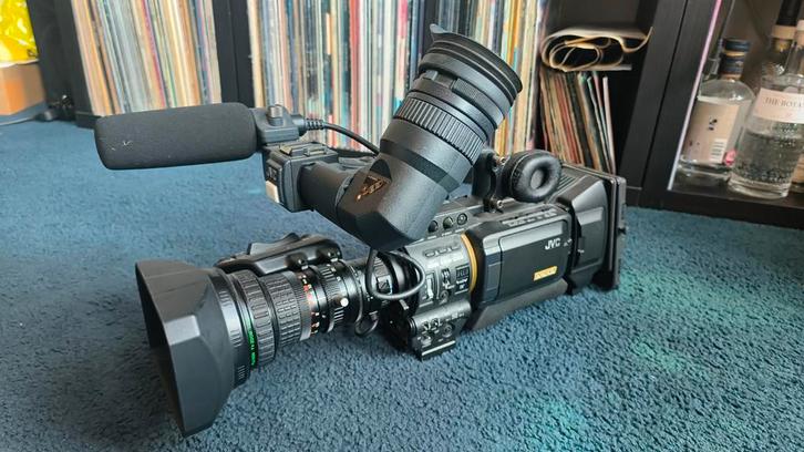 JVC GY-HD200 izgst met accu+lader en reserve, Audio, Tv en Foto, Videocamera's Digitaal, Gebruikt, Mini dv, JVC, 20x of meer, Ophalen of Verzenden