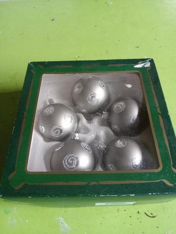 Kunstof kerst ballen  beschikbaar voor biedingen