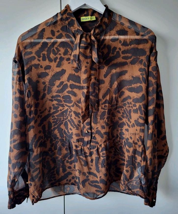 Versace jeans tuniekje in maat 34 of kleine 36, Kleding | Dames, Blouses en Tunieken, Zo goed als nieuw, Maat 34 (XS) of kleiner