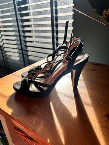 Zwarte Hakken met Bandjes - Maat 37 beschikbaar voor biedingen