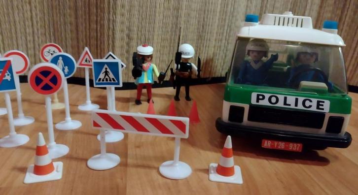 Playmobil 3253 politiebus, verkeersborden, tractor, diverse, Kinderen en Baby's, Speelgoed | Playmobil, Gebruikt, Ophalen