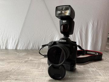 Canon EOS 7D met flitser, grip, 2 accu’s en 18-50mm f/2.8 beschikbaar voor biedingen